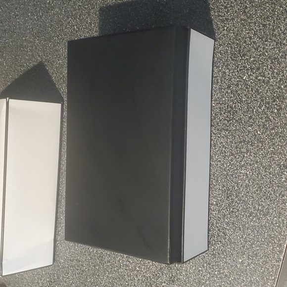 Chanel White Gift Boxes - Picture 3 of 14